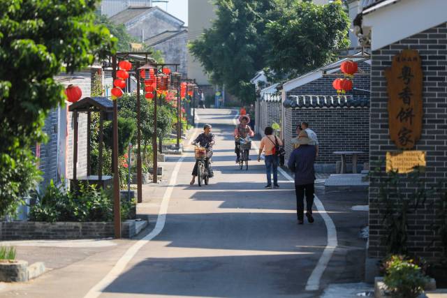 经过人居环境整治，珠海市斗门区莲洲镇莲江村实现美丽蜕变，村民幸福感大为提升。