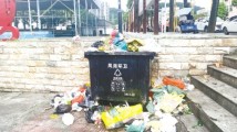 东莞凤岗“垃圾围镇”十余天 新中标公司招临时工“救急” 东莞凤岗“垃圾围镇”十余天 新中标公司招临时工“救急”