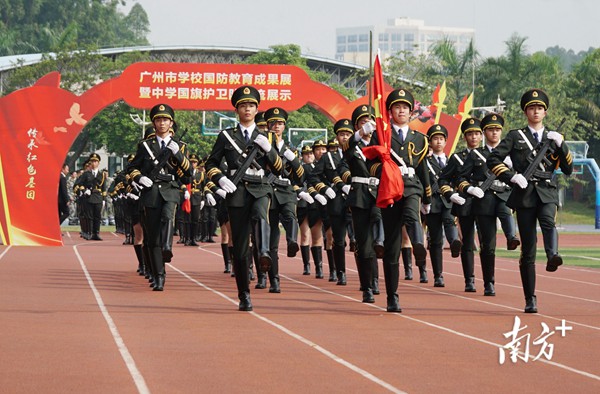 广州市第十三中学校园一角。