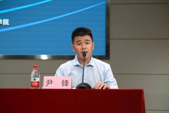 哈尔滨音乐比赛艺委会秘书长尹锋。
