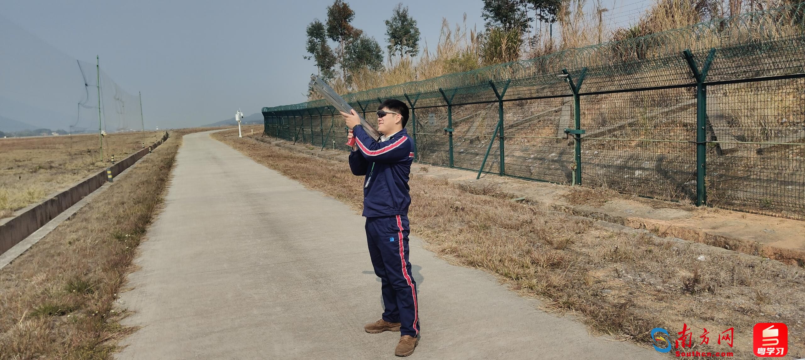 韶关丹霞机场做好鸟击防范工作，为旅客营造安全舒适的东机乘车环境。实现信息实时共享，场集上海、团全宁波、力守</p><p indenttext=