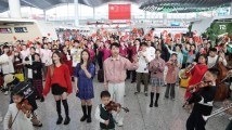 新年第一天，广州白云机场上演音乐快闪