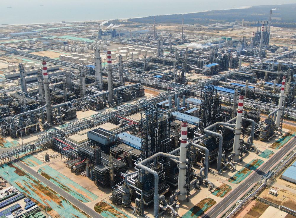 2023年3月7日拍摄的位于广东省揭阳市惠来县的中国石油广东石化炼化一体化项目（无人机照片）。新华社记者邓华 摄