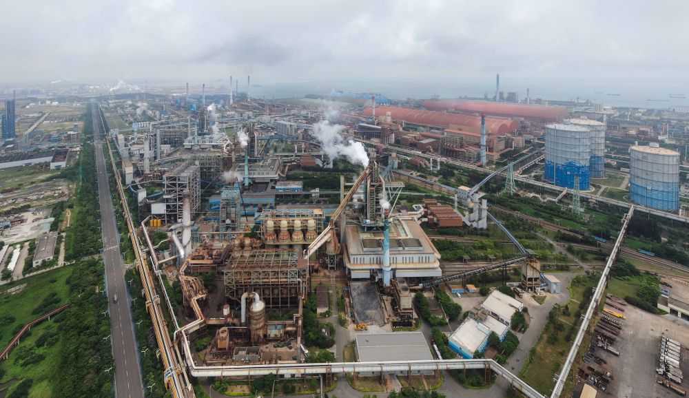 广东省湛江市东海岛拍摄的宝钢湛江钢铁厂区（2023年5月25日摄，无人机照片）。新华社记者邓华 摄