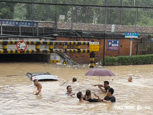 救援现场画面。