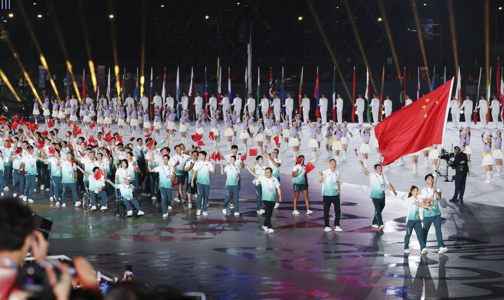 全场欢呼！中国代表团亮相世运会开幕式