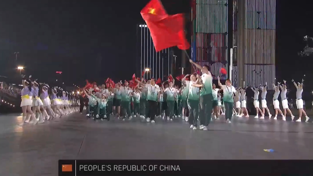 全场欢呼！中国代表团亮相世运会开幕式