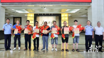 “再来一次还会去救!”东莞塘厦7名市民获认定见义勇为 “再来一次还会去救!”东莞塘厦7名市民获认定见义勇为
