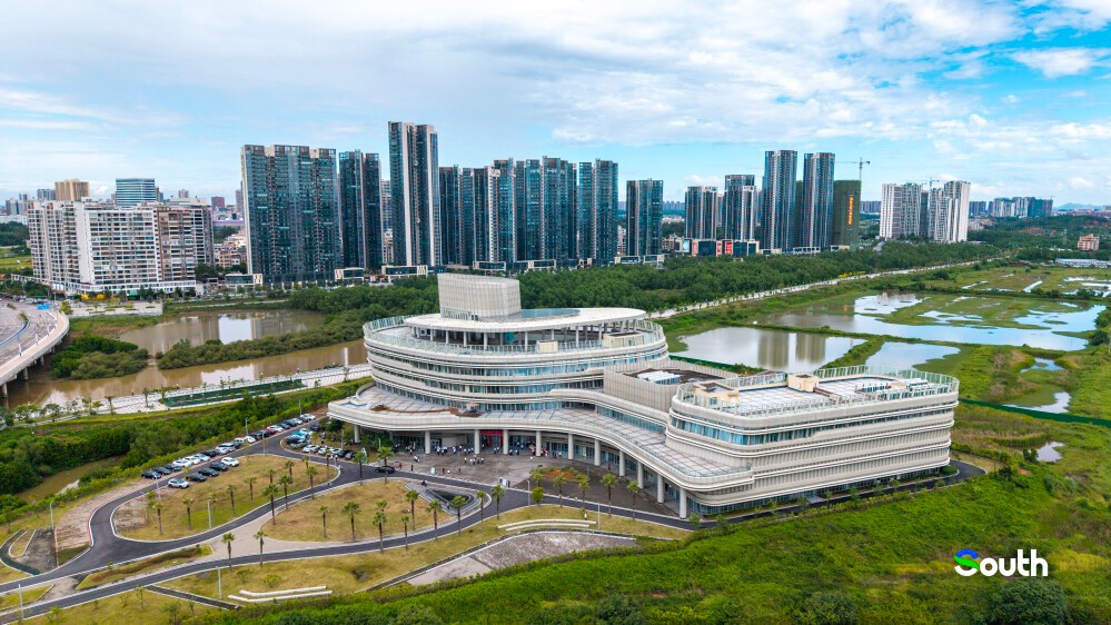 New Dianbai Library in Maoming starts trial operation