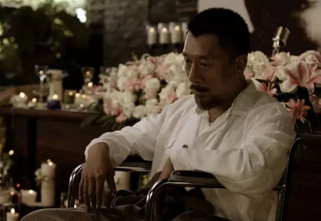 　　在冯小刚导演的电影《非诚勿扰2》里，孙红雷饰演的角色“李香山”患上癌症后举办了一场“人生告别会”，场景很感人，很多观众都看哭了。他患的癌症就是黑色素瘤。