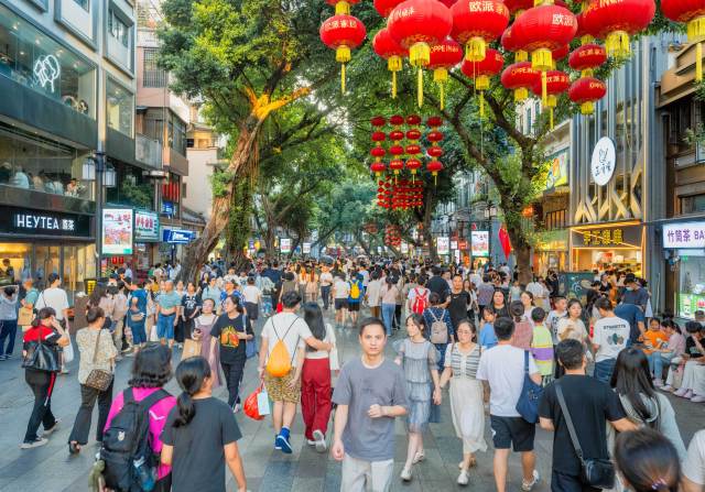 双节期间的北京路，成为广州最热门的景点。