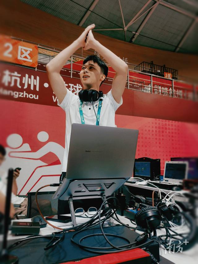 和丁斯妤一起在亚运会“并肩作战”的广东宏远DJ陆文基