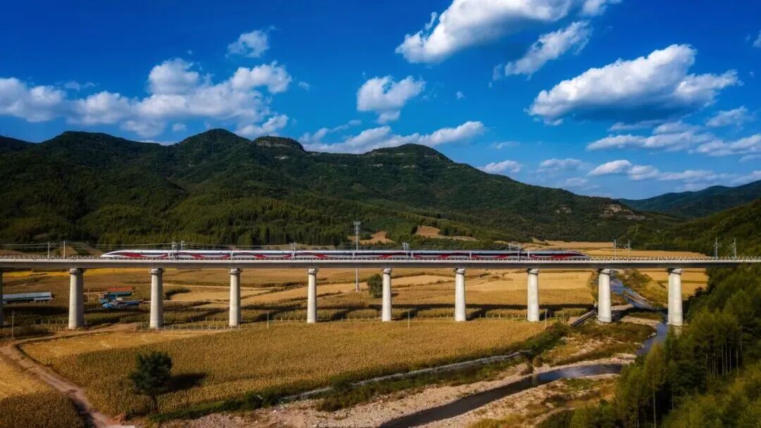 前三季度全国铁路完成固定资产投资5937亿元