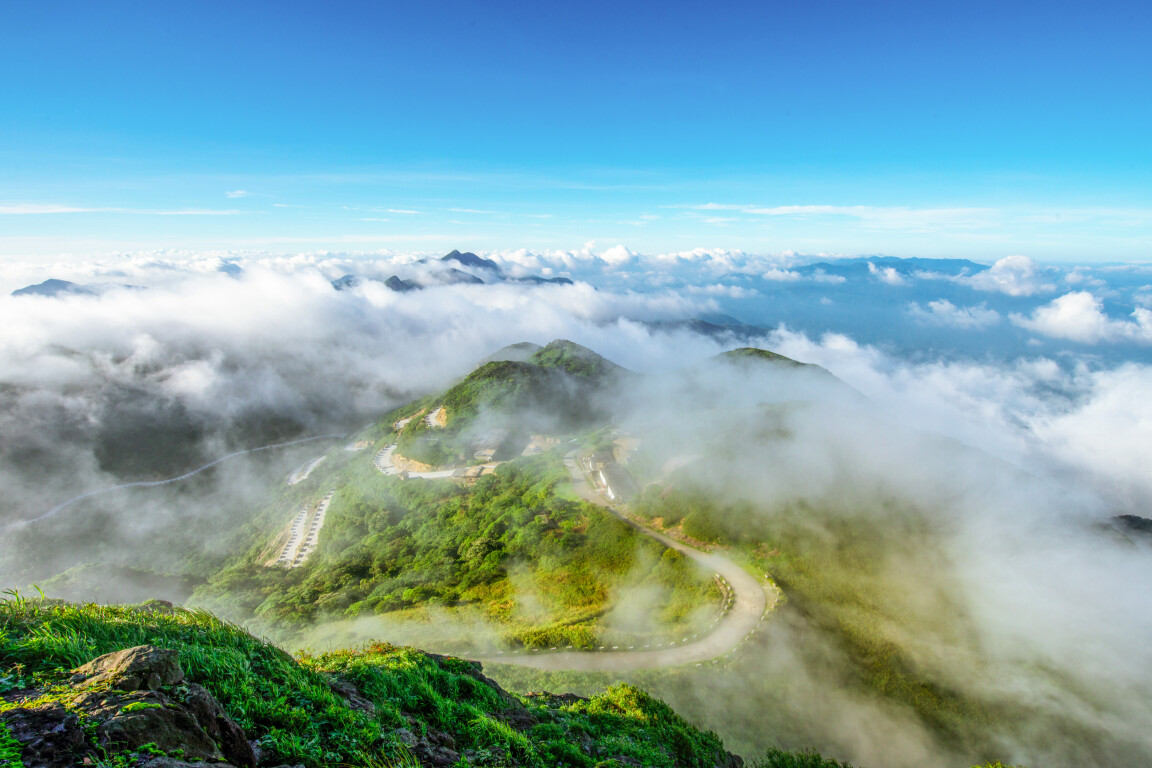 广东第一峰，海拔1902米的石坑崆。图源/南方+ 摄影罗彪