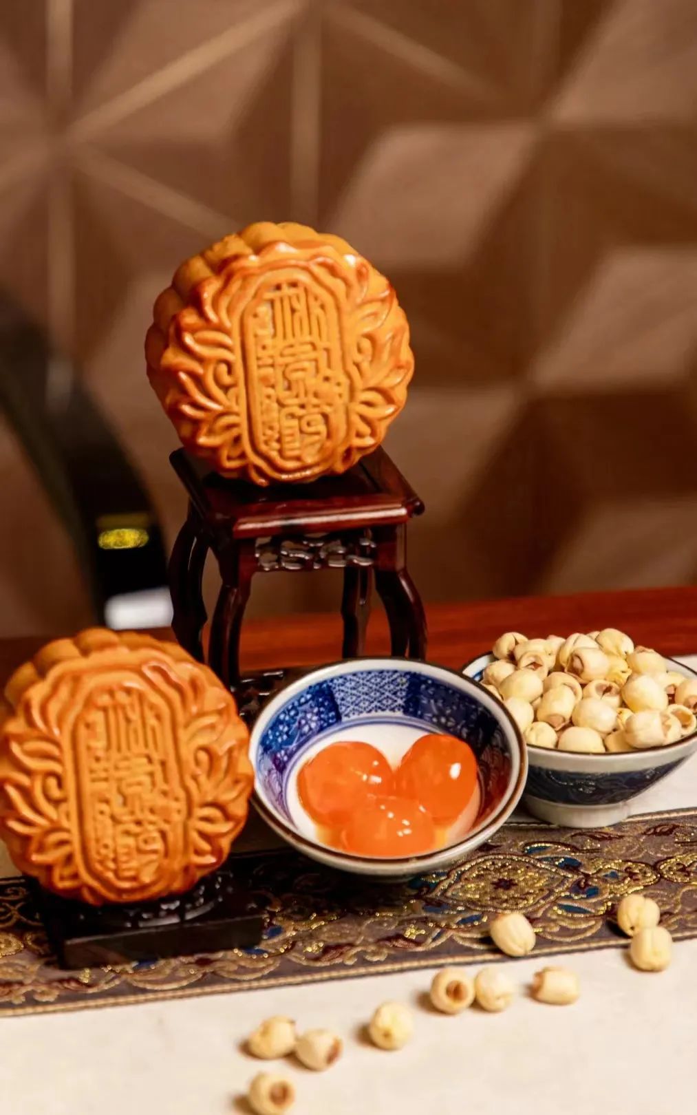 The Chinese Pulse  Mooncakes, a new buzz tool for luxury brands!