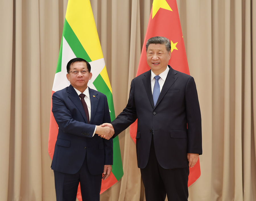 　　当地时间5月9日下午，国家主席习近平在莫斯科出席纪念苏联伟大卫国战争胜利80周年庆典期间会见缅甸领导人敏昂莱。新华社记者 丁海涛 摄