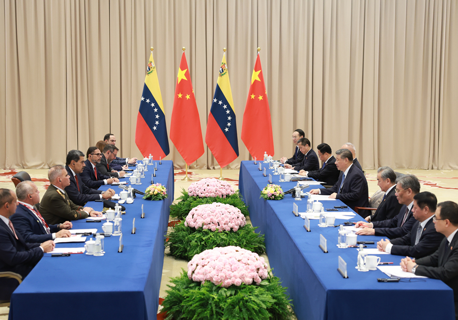 　　当地时间5月9日晚，国家主席习近平在莫斯科出席纪念苏联伟大卫国战争胜利80周年庆典期间会见委内瑞拉总统马杜罗。新华社记者 丁海涛 摄