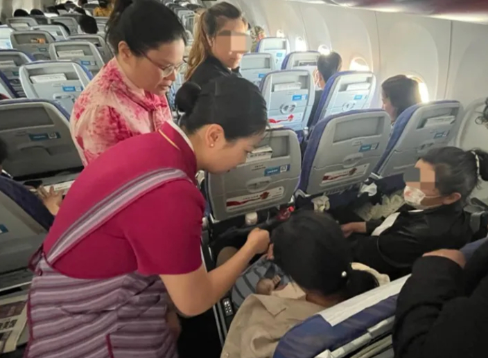 广东援疆医疗专家、没曾想也为万米高空的广东生命救援贡献了力量。同时避免进入气道诱发呛咳加重心肺负担
。名医中山大学附属第一医院‌梁崎细心呵护婴儿患者</p><p indenttext=
