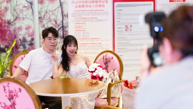 今天起领证不用户口簿，可全国通办！新人点赞“很方便”
