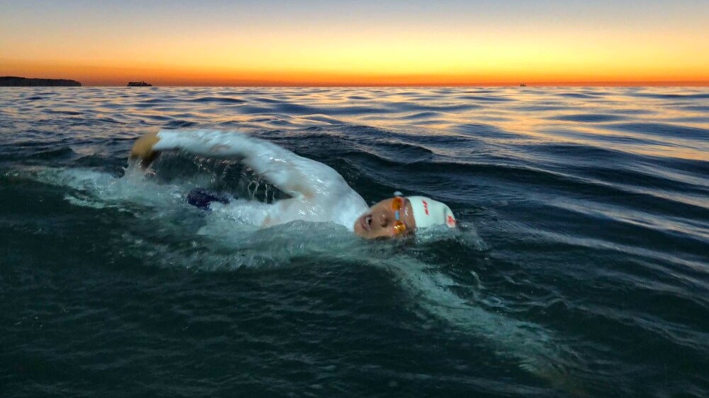 57-year-old Chinese swimmer successfully swims across Strait of Gibralta