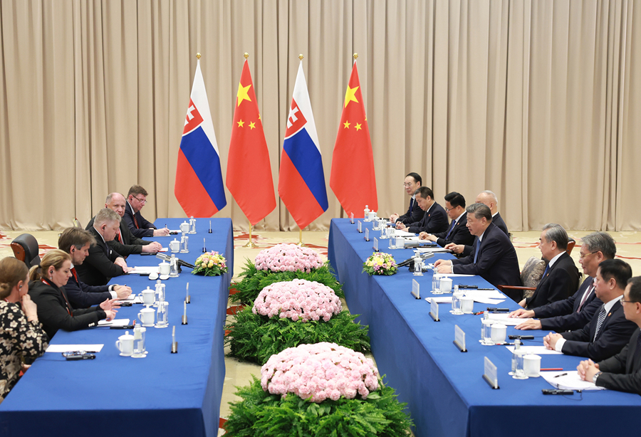 　　当地时间5月9日晚，国家主席习近平在莫斯科出席纪念苏联伟大卫国战争胜利80周年庆典期间会见斯洛伐克总理菲佐。新华社记者 丁海涛 摄