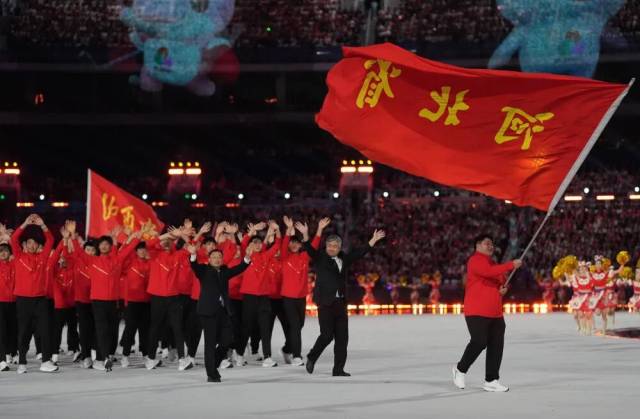 河北省体育代表团在入场仪式上。新华社记者 杜宇 摄