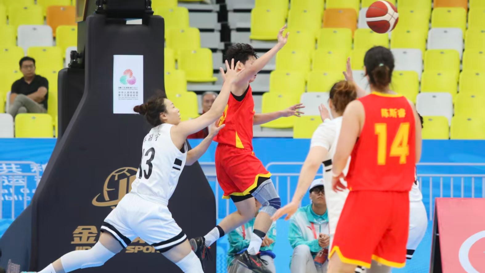 杨力维、杨舒予来了！广东女篮闪亮登场，首节以25:12领先湖北队