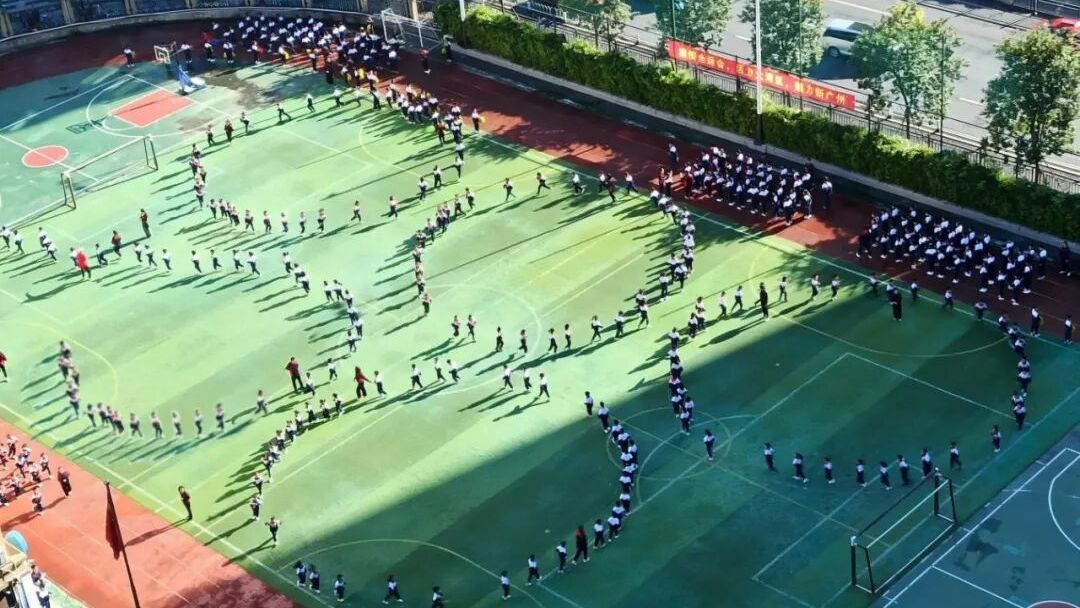 人大代表一起跑！这场“火炬跑”燃爆校园