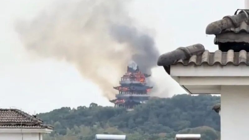 官方通报“文昌阁火灾事故”：系游客使用香烛不慎引发