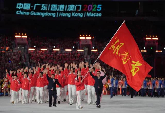 湖南省体育代表团在入场仪式上。新华社记者 杜宇 摄