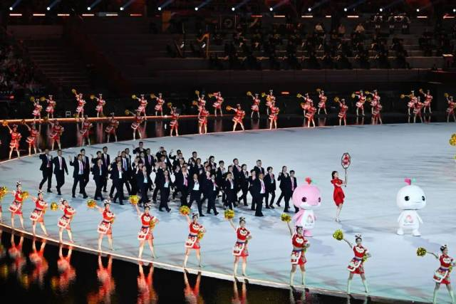 裁判员代表在入场仪式上。新华社记者 杨冠宇 摄