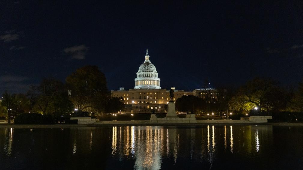 美众议院通过临时拨款法案