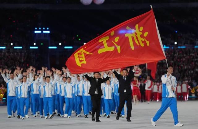 浙江省体育代表团在入场仪式上。新华社记者 杜宇 摄