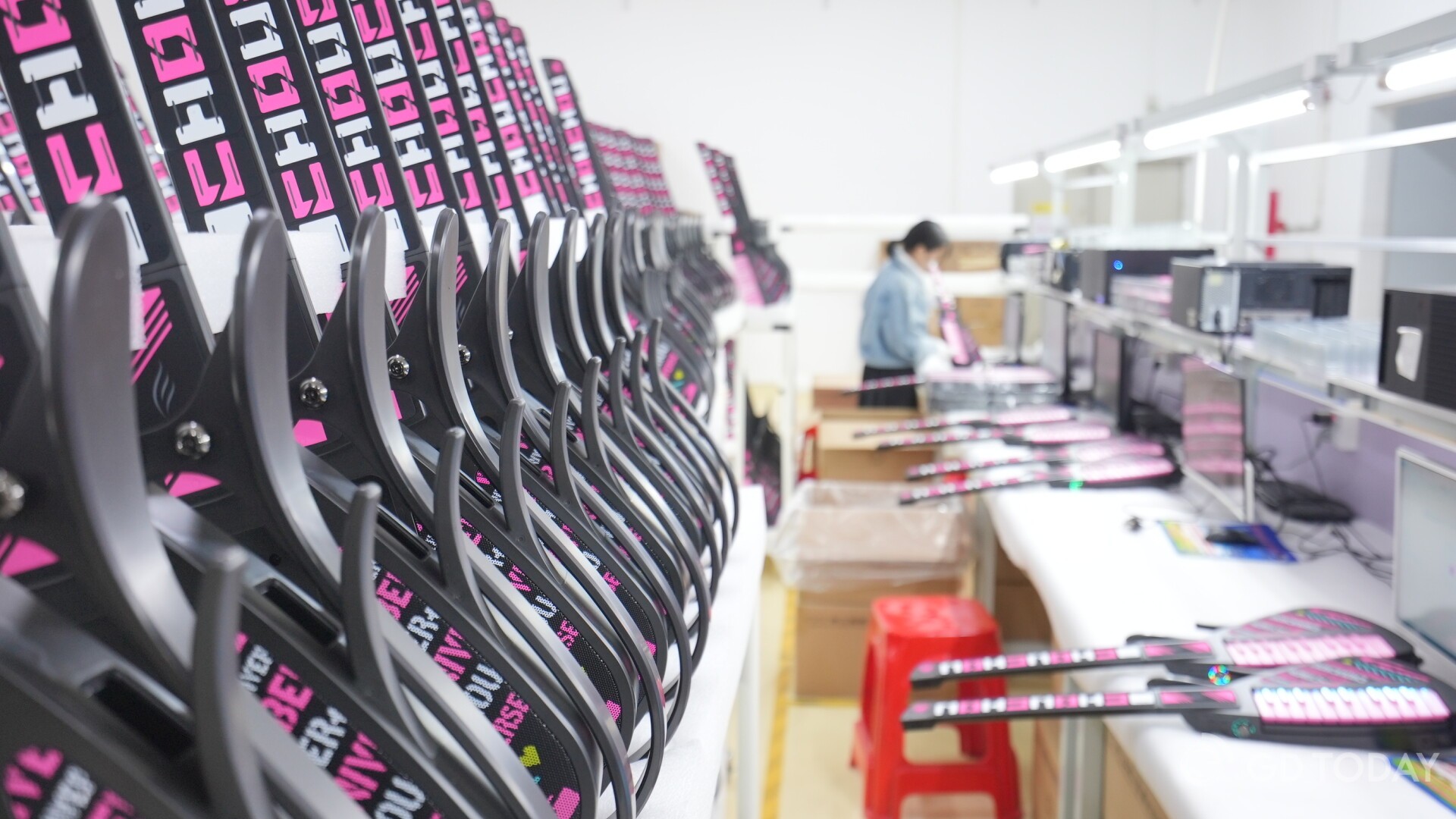 Huizhou's smart guitar blends music and math, now a hot seller