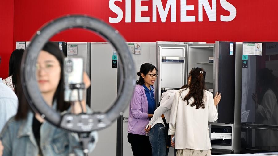 China reports strong increase in online sales of digital products