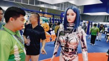 琴棋书画“十八般武艺”样样精,文博会机器人组团花式秀绝活 琴棋书画“十八般武艺”样样精,文博会机器人组团花式秀绝活