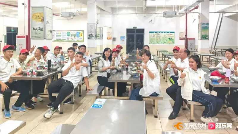 与校长一起用餐.jpg