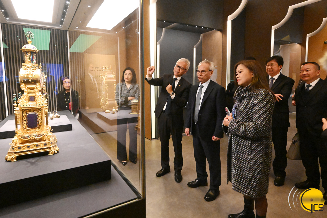 Chefe do Executivo, Sam Hou Fai,  visita exposição temática em exibição no Museu do Palácio de Hong Kong.