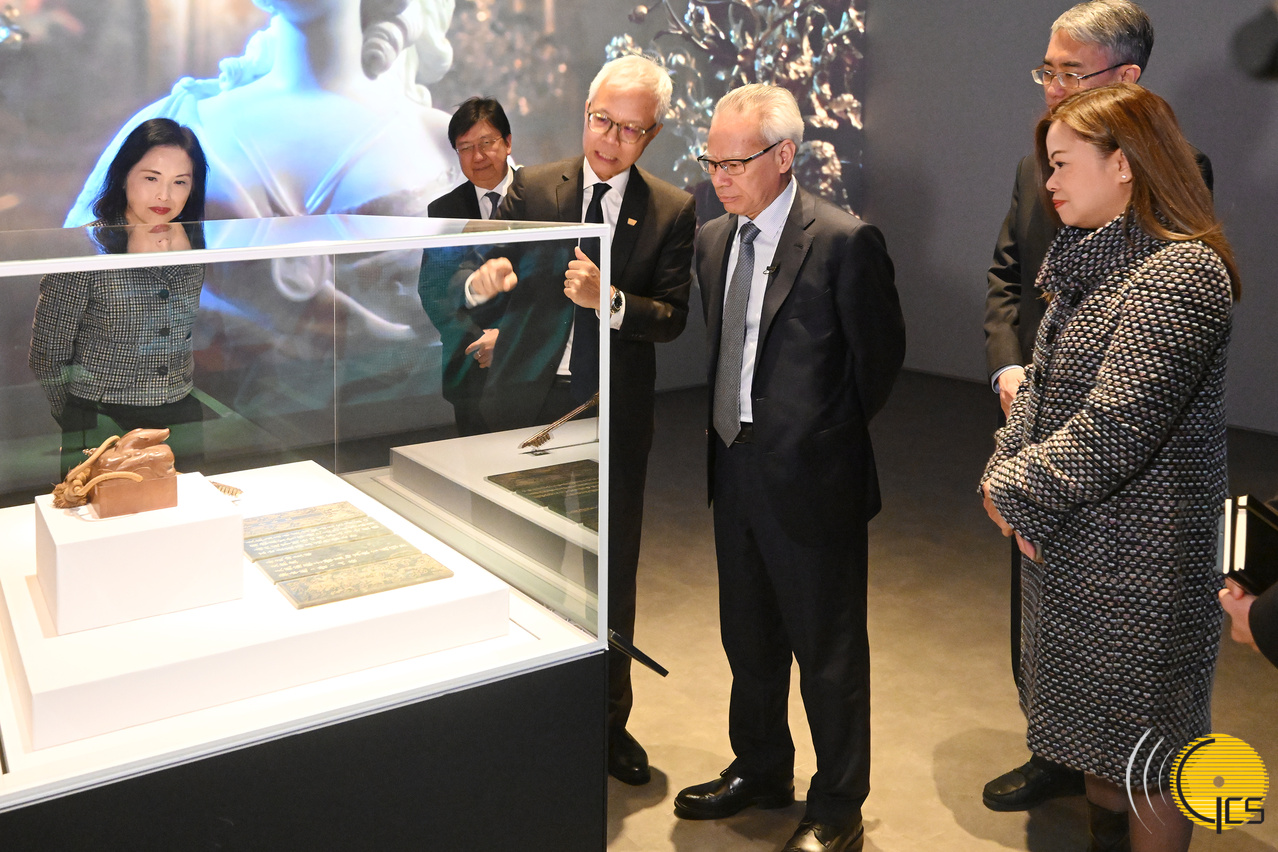 Chefe do Executivo, Sam Hou Fai, visita o Museu do Palácio de Hong Kong.