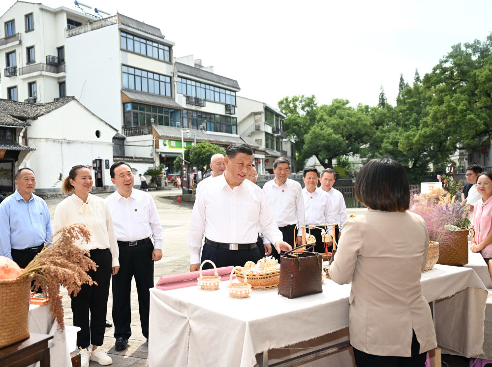 2023年9月20日上午，习近平在浙江省金华市义乌市后宅街道李祖村考察。新华社记者 谢环驰 摄