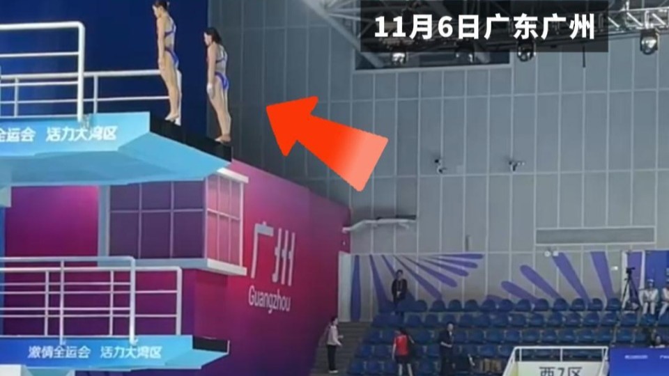 赛前热身画面！全红婵再次搭档王伟莹出战女子双人10米台单项比赛