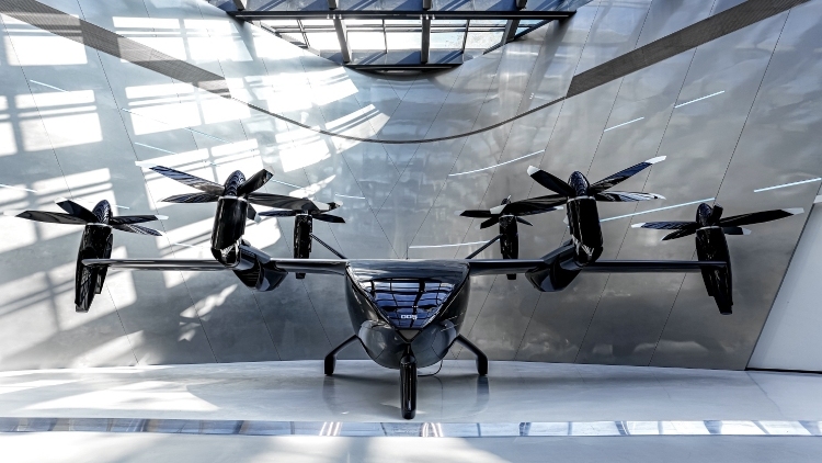 小鹏汇天发布全倾转混电飞行汽车，陆地航母2026年规模化交付