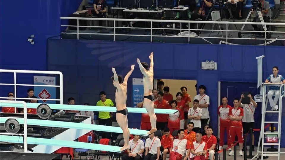 十五运会跳水男子双人3米跳板谢思埸/黄博文获冠军！