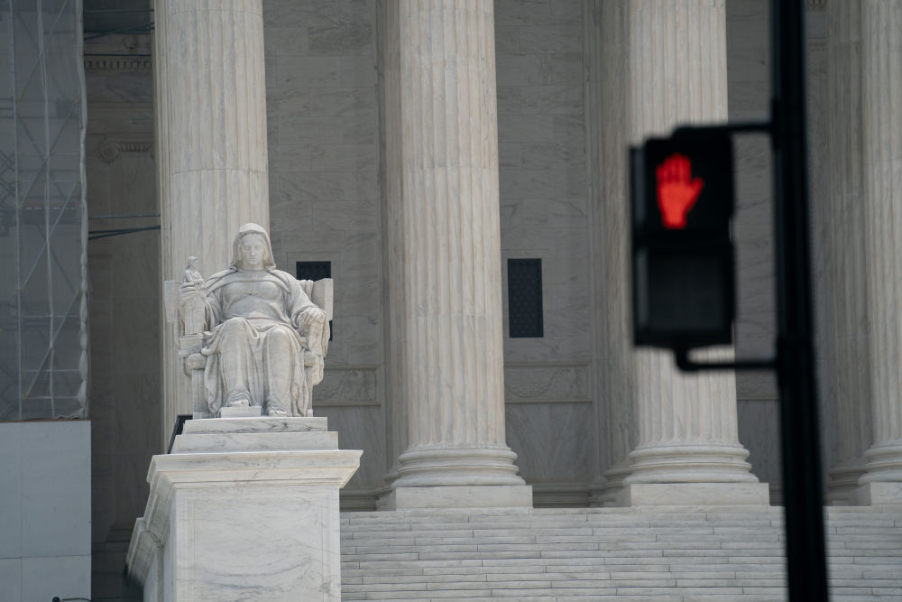 多位美国最高法院法官质