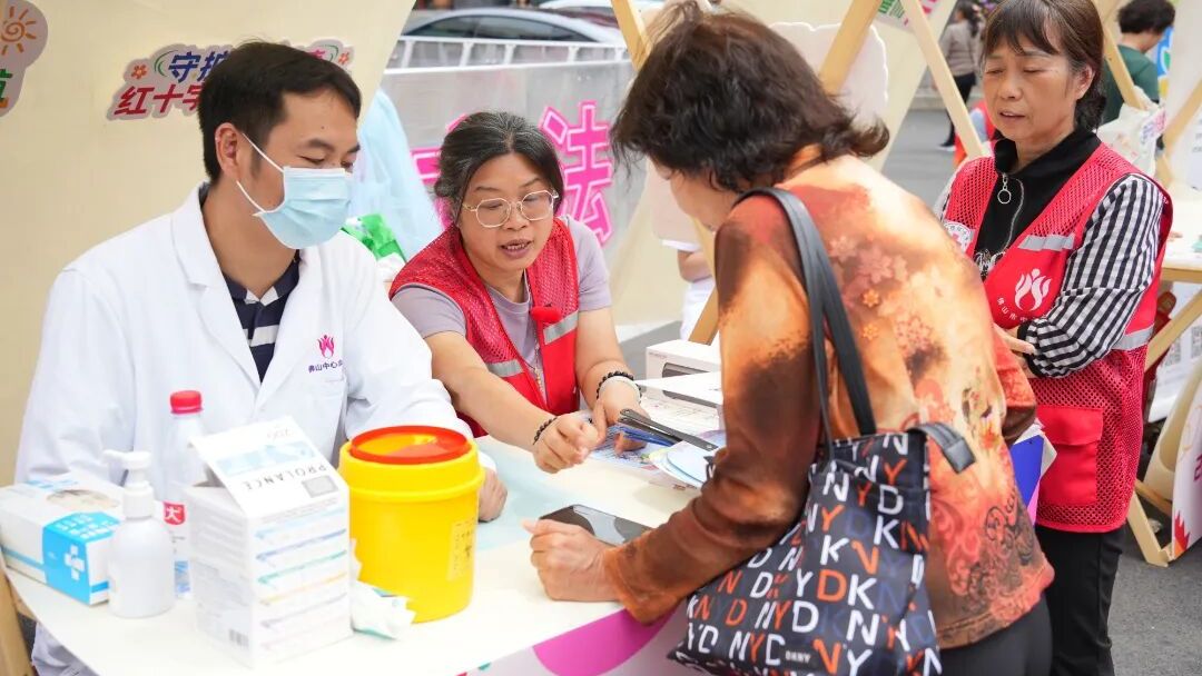 “知识+温暖”双在线！佛山市红十字会开展献血科普“三进”活动