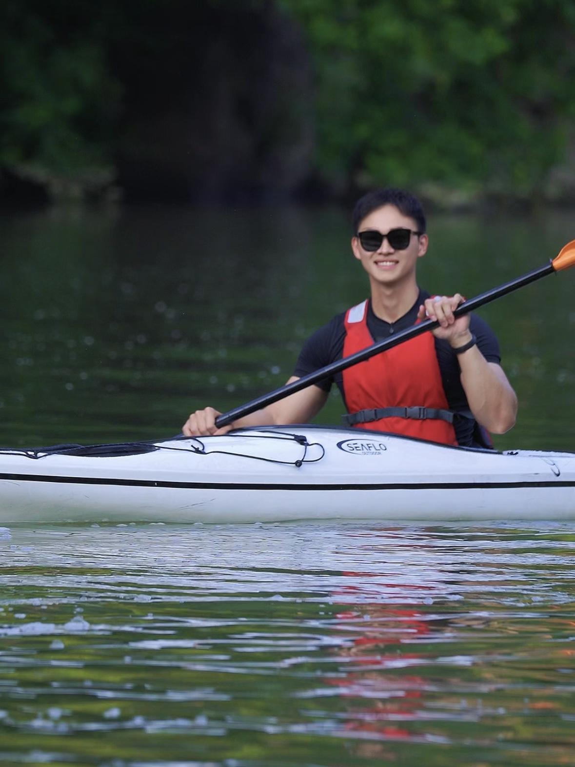 林小白曾是皮划艇运动员。