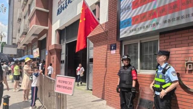 “堵心路”变“安心路”  人大代表“软硬结合”巧解校园周边拥堵难题