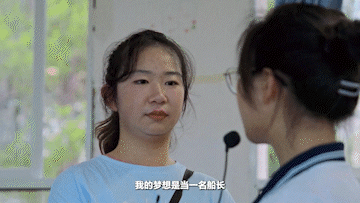 “优师计划”师范生肖珂在班会课上和同学们聊梦想。