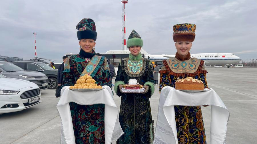 BRICS leaders warmly welcomed at Kazan airport with local delicacies