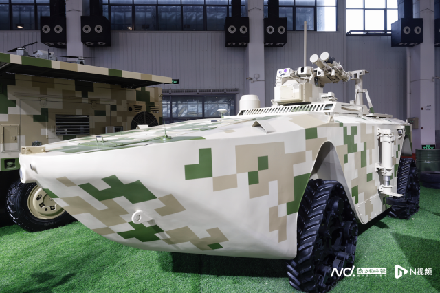 11月6日,广东珠海,两栖无人战车首次在第十四届中国航展上展出。